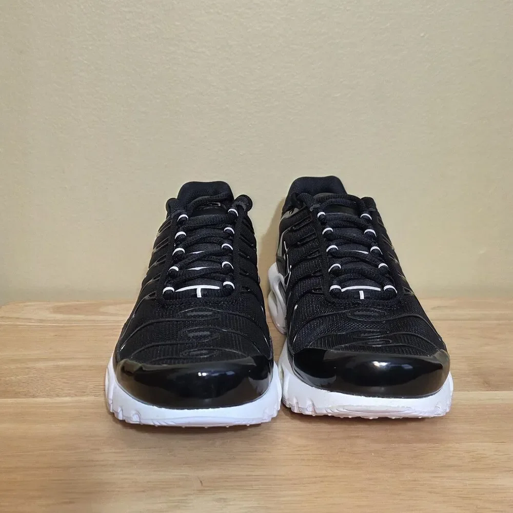 Nike Air Max Plus Black White DM2362-001 Women's Size 7.5